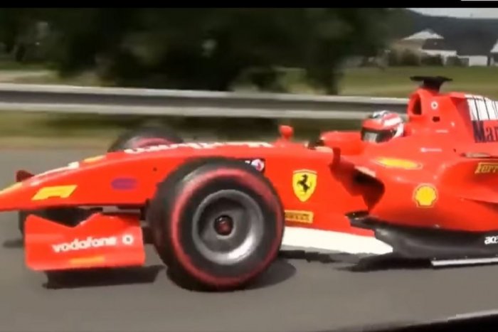 Ilustračný obrázok k článku Po českej diaľnici sa preháňala Formula 1: Kto je TAJOMNÝ pretekár? VIDEO