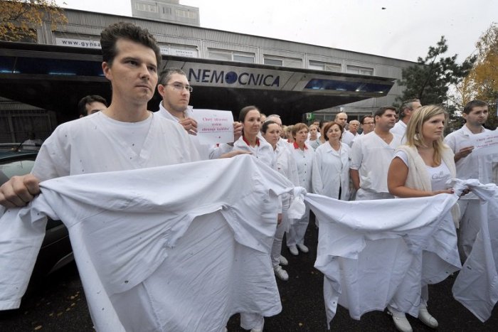 Ilustračný obrázok k článku LEKÁRI vyjdú do ulíc: Otrepané frázy vlády im nestačia, zvolali protest za ZÁCHRANU zdravotníctva