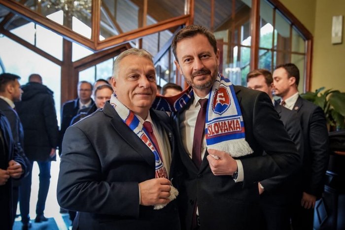 Ilustračný obrázok k článku ISTENEM! Heger zavesil na krk Orbánovi ŠÁL ako má byť: Keď má len starý z Veľkého Uhorska...