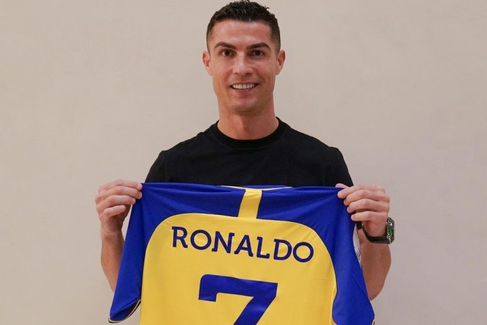 Ilustračný obrázok k článku Ronaldo dáva ZBOHOM svetovému futbalu: Vybral si klub, kde za rok zarobí cez 200 miliónov