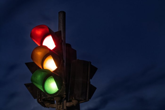 Ilustračný obrázok k článku Vodičov možno čaká dopravná REVOLÚCIA: Pribudne na semaforoch ŠTVRTÉ svetlo?