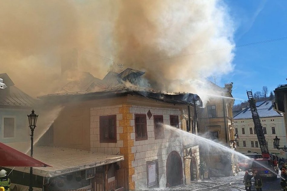 Ilustračný obrázok k článku Obrovská rana pre Banskú Štiavnicu: Požiar sa šíri historickým centrom, hrozivé FOTO