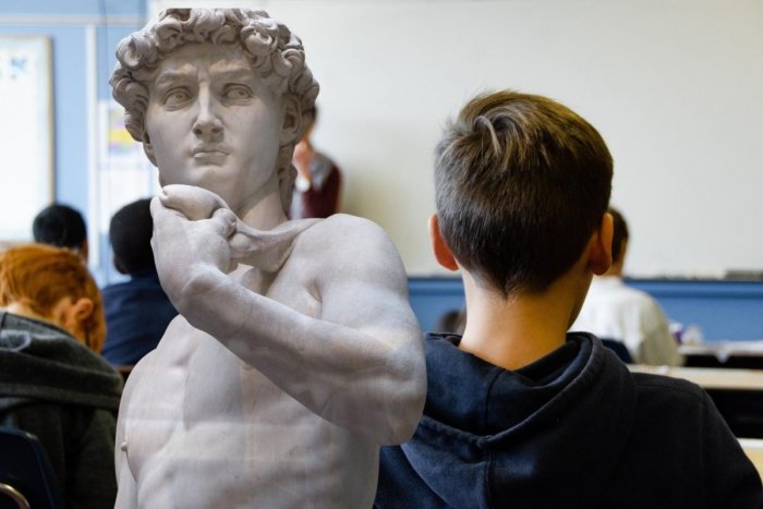 Ilustračný obrázok k článku Šiestakom ukázali sochu Michelangelovho Dávida: Riaditeľka školy prišla o PRÁCU!