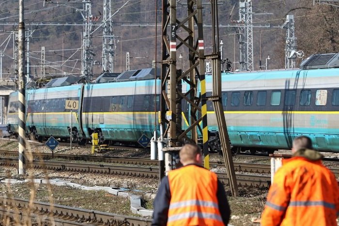 Ilustračný obrázok k článku Českým dráham došla trpezlivosť a pritvrdili: Slovenské ZLÉ trate nám KAZIA vlaky!
