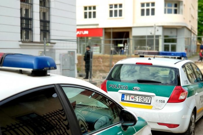 Illustrative picture for the article An armed man robbed a post office in a village near Trnava: The robber is on the run
