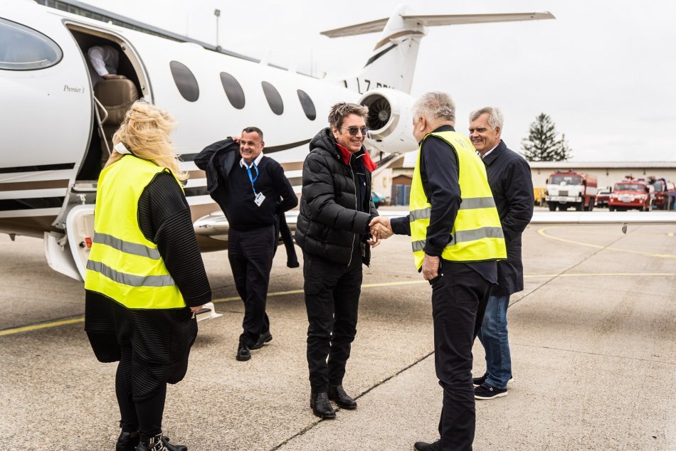 Illustrative picture for the article A world-famous musician landed at the Piešťany airport: He also tried a flying car