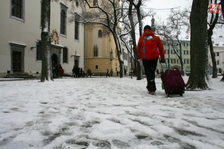 Prvý sneh v Bratislave: Fotoreportáž zo Starého Mesta