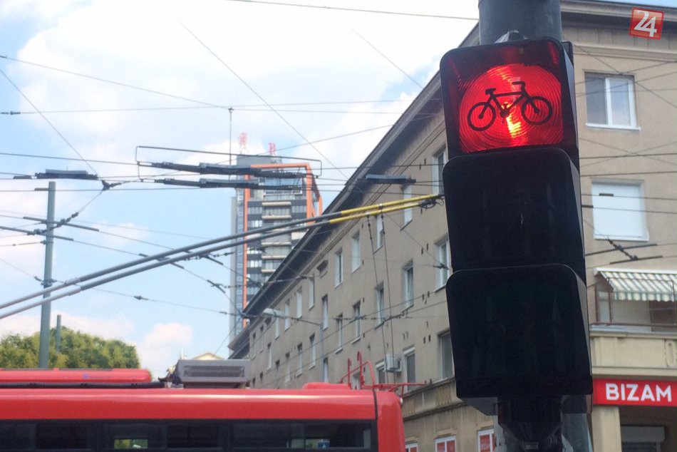 Prvý semafor pre cyklistov v Bratislave