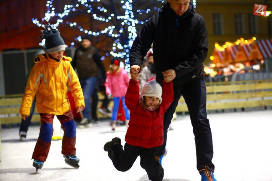 Vianočné trhy - klzisko na Hviezdoslavovom námestí
