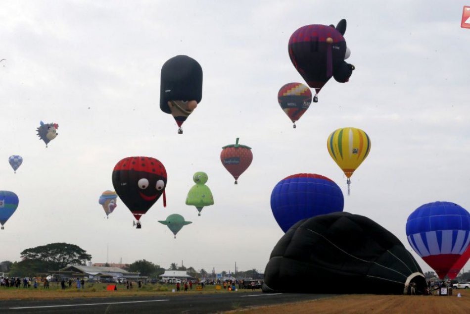 Nebo nad Filipínami zaplavili teplovzdušné balóny