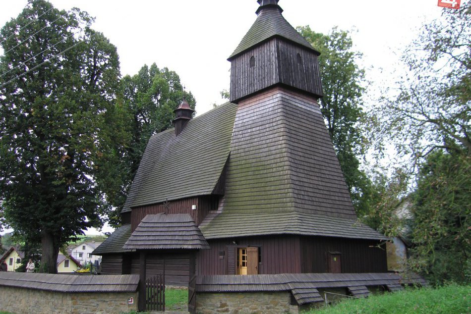 Súbor drevených kostolíkov