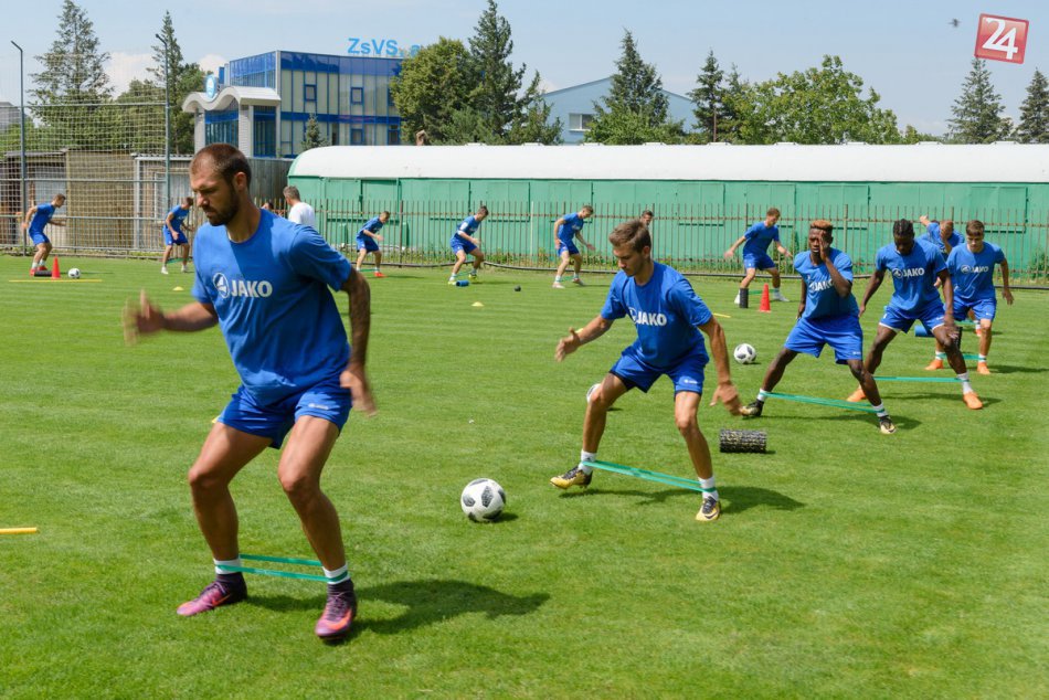 Futbalisti Nitry sa vrátili na štadión pod Zoborom: Začala sa im príprava, FOTO