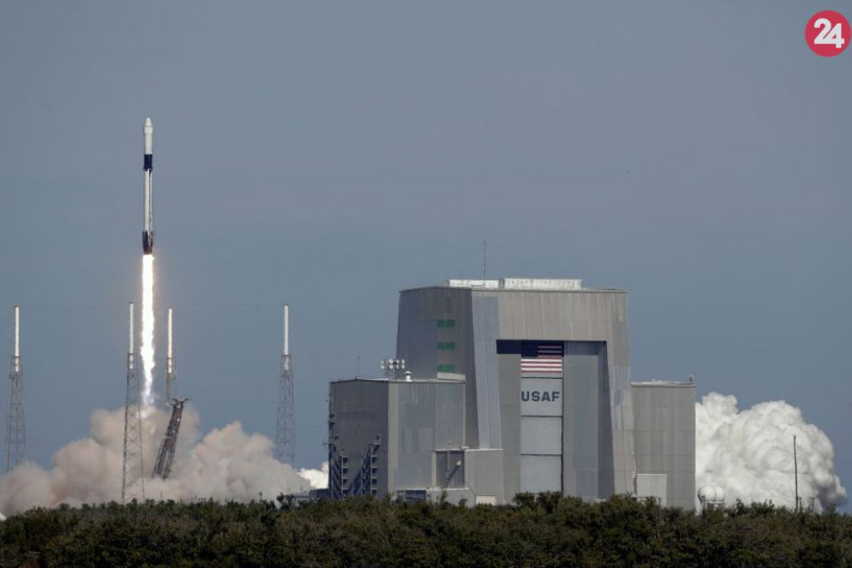Raketa Falcon 9 odštartovala k vesmírnej stanici ISS