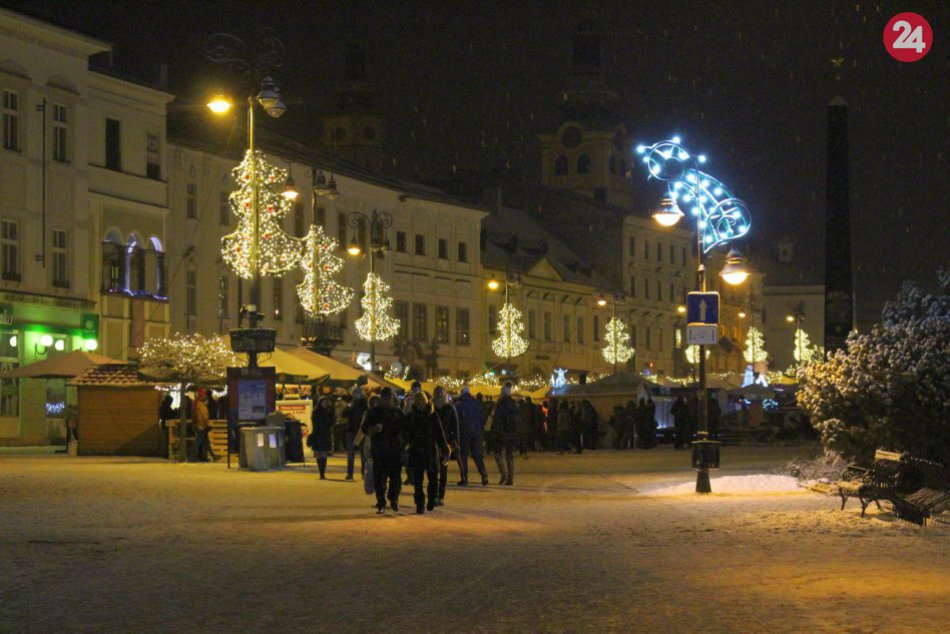 V OBRAZOCH: Bystrica sa pred Vianocami dočkala snehovej nádielky