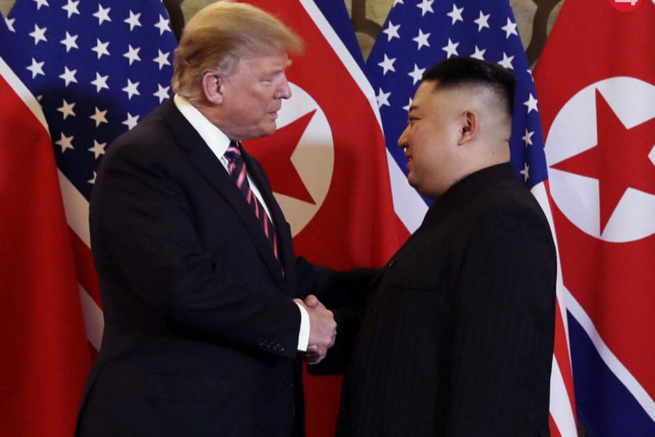 Trump a Kim sa zišli v Hanoji na svojom druhom summite
