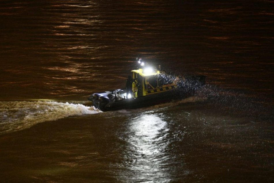 V Budapešti sa potopila výletná loď