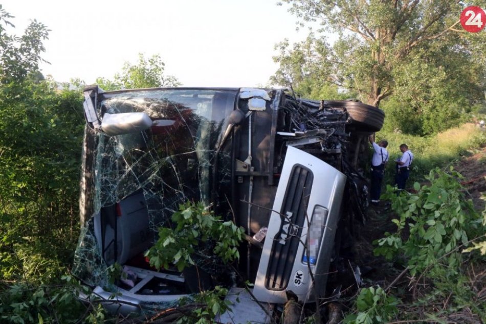 Autobus s deťmi zo Slovenska mal v Maďarsku nehodu