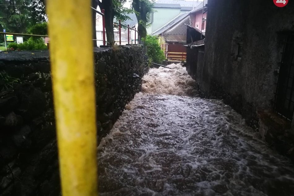 Potopa v Kremnici: Ulicami sa valil prúd vody, FOTO