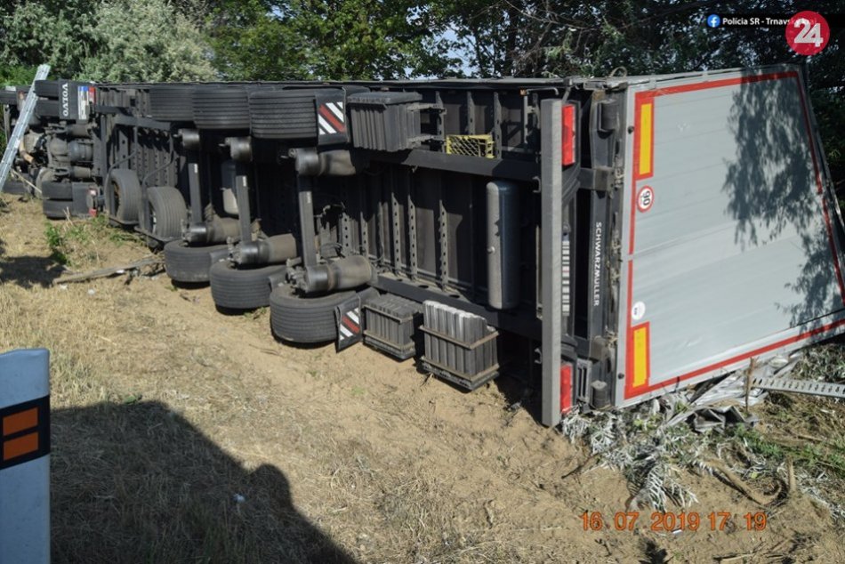 Prevrátený kamión na D1: Český kamionista mal v dychu takmer 2,5 promile