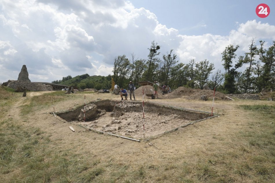 V OBRAZOCH: Uplynulá archeologická sezóna na Pustom hrade najbohatšia na nálezy