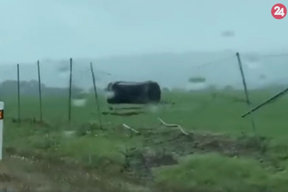 V OBRAZOCH: Zábery z videa zachytávajúceho nehodu na R1 pri Bystrici