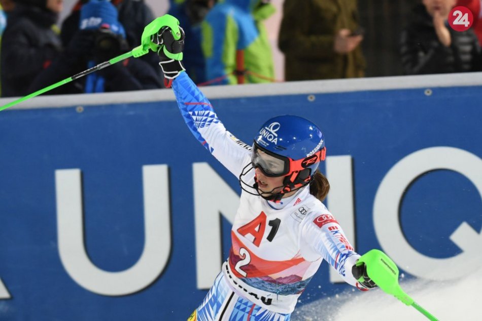 V OBRAZOCH: Petra Vlhová sa teší z víťazstva v nočnom slalome vo Flachau
