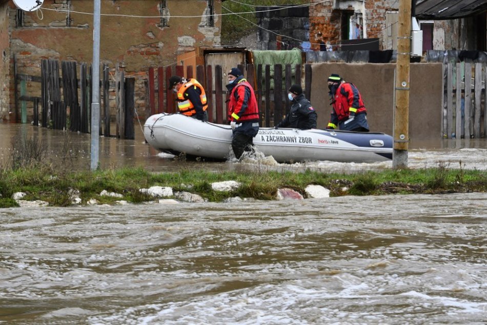 Slovensko ohrozujú povodne z vytrvalých dažďov