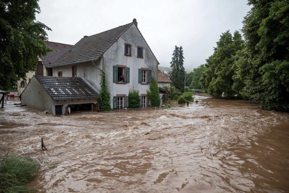 Objektívom: Rozsiahle záplavy v Nemecku si vyžiadali desiatky obetí