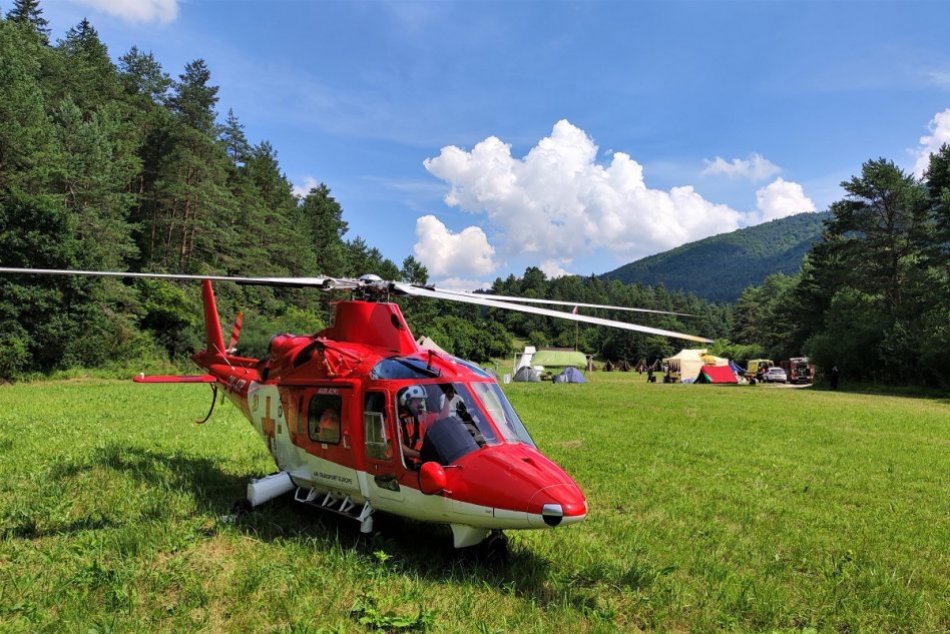 OBRAZOM: Dva záchranárske vrtuľníky pomáhali pri explózii plynu v Podskalí