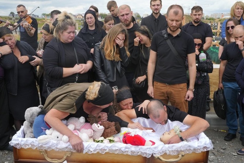 Rodina pochovala 4-ročnú Lizu zabitú pri ruskom útoku vo Vinnycii