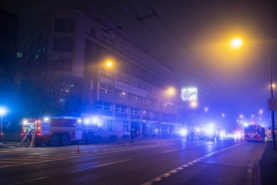 Zásah hasičov na Prievozskej ulici v Bratislave